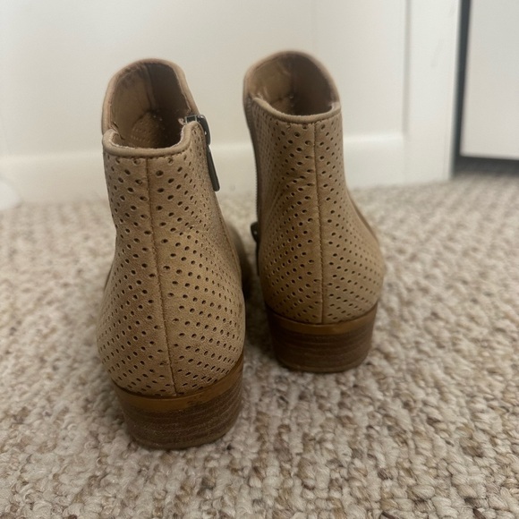 Lucky Brand Breona 3 Bootie In Wheat Bali Laser Cut Ankle Bootie Boot - Picture 6 of 6